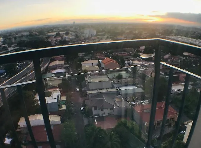 Spring Residences Affordable Condotel Bicutan Paranaque Near Naia Airport شقة *